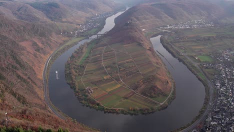 Aerial-of-popular-Moselle-river-bend-in-idyllic-Rhineland-Germany,-wine-country