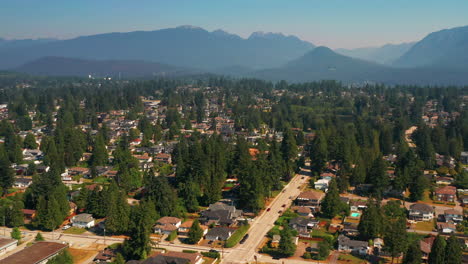 Scenic-aerial-drone-view-of-a-mountainside-residential-neighborhood-in-Coquitlam,-Greater-Vancouver,-British-Columbia