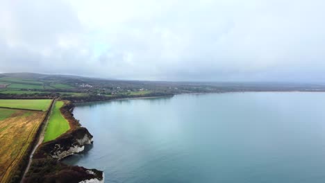 Panorama-Aéreo-En-La-Costa-De-Dorset-De-Tierras-De-Cultivo-Y-Cabo-De-Tiza