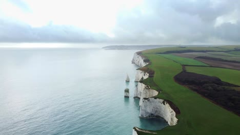 Panorama-Aéreo-De-Handfast-Point-En-La-Isla-De-Purbeck-En-Dorset,-Inglaterra