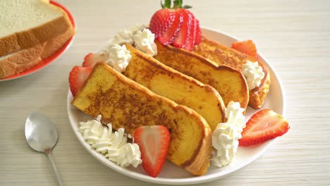 homemade-french-toast-with-fresh-strawberry-and-whipping-cream