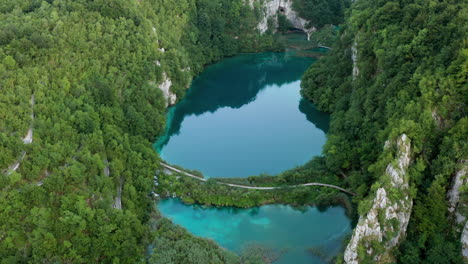 Scenic-View-In-The-Plitvice-Lakes-National-Park,-Croatia---aerial-drone-shot