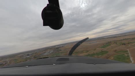 Cessna-182-Aterrizando-En-El-Aeropuerto-Metropolitano-De-Colorado-Rocky-Mountain-En-Denver