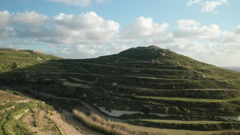 Luftbild:-Sonniger-Hügel-Bei-Migra-I-Ferha-Schlucht-In-Malta