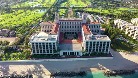 A-beautiful-luxury-hotel-in-South-Florida