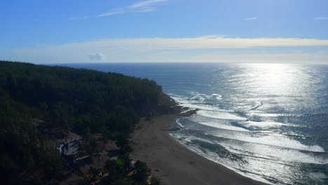 Annäherung-An-Den-Puertecillo-Beach-In-Matanzas-Und-Mit-Blick-Auf-Topocalma-Luftaufnahme-Des-Strandes-In-Chile-Epischer-Surfspot