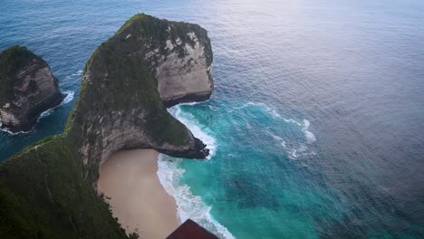 The-beauty-of-tropical-beach-named-Kleingking-Beach-in-Nusa-Penida,-Bali,-Indonesia