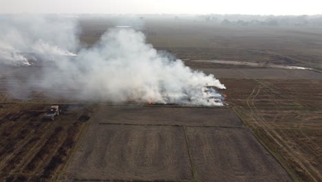 Aerial-shot-of-burning-stubble-in-the-field