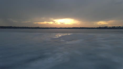 A-Frozen-lake-on-a-winter-cloudy-afternoon-during-sunset,-lake-in-Minneapolis