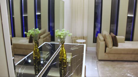 Modernes-Luxus-Schlafzimmer,-Jeddah,-Saudi-Arabien,-Rack-Fokus-Aufnahme