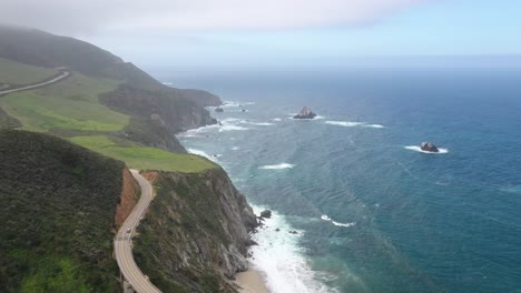 Car-Driving-At-Bixby-Creek-Bridge-Overlooking-the-Blue-Seascape-Of-Big-Sur-In-California,-USA