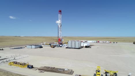 Big-rig-oil-drilling-fracking-pad-tower-approach