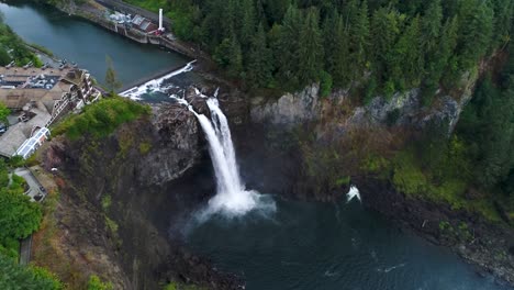 Cinematic-aerial-of-Snoqualmie-Falls-and-the-Salish-Lodge-for-tourists-to-visit