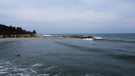 Slow-waves-hit-the-shore-of-Sea-Links-Beach,-Vietnam