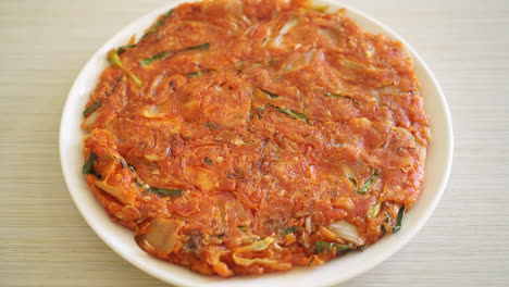 Panqueque-De-Kimchi-Coreano-O-Kimchijeon---Huevo-Mixto-Frito,-Kimchi-Y-Harina---Estilo-De-Comida-Coreana