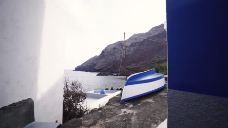 Fuera-Del-Negocio-De-Los-Barcos-De-Pesca-En-La-Costa-Norte-De-Tenerife-España