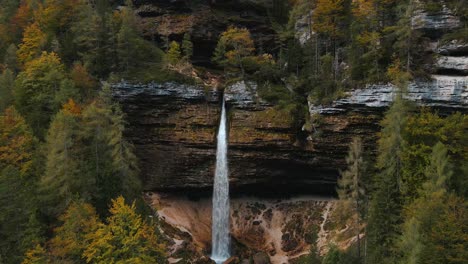 Scenic-Pericnik-waterfall-during-autumn-season,-aerial