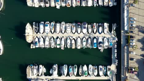 Top-down-aerial-shot-of-yachts-and-boats-moored-in-a-marina-in-California
