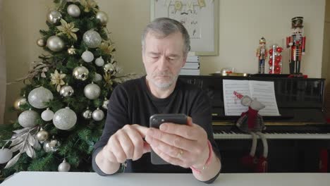 A-man-scrolling-and-reading-social-media-posts-at-Christmas-time