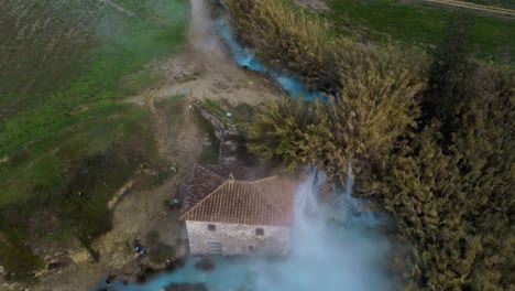 The-geothermal-hot-springs-bath-and-waterfall-at-Saturnia,-Tuscany-Italy-close-to-Siena-and-Grosseto-at-sunrise