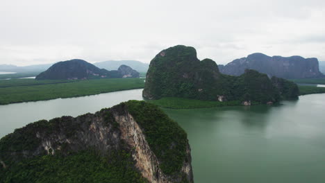 Luftaufnahme-Der-Insel-Panyee-In-Der-Bucht-Von-Phang-Nga,-Südthailand