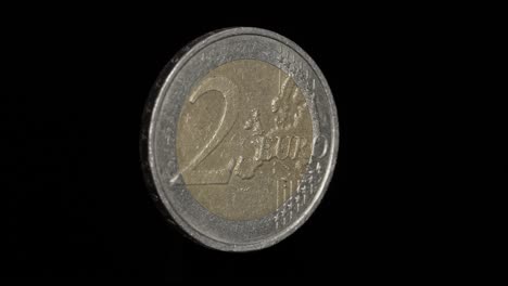 Frei-Schwebende-2-Euro-Münze-Mit-Der-österreichischen-Rückseite-Auf-Schwarzem-Hintergrund