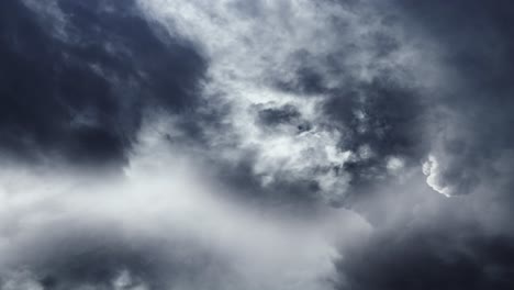 4k-Fliegt-Durch-Ein-Gewitter-In-Cumulonimbus-Wolken