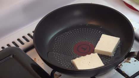 Panela-cheese-frying-on-a-pot,-with-hot-oil