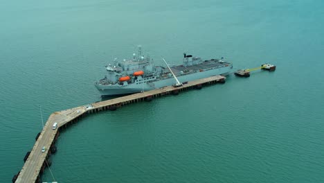 Rfa-Argus-Royal-Navy-Ship-En-El-Puerto-De-Portland-Puerto-Frente-A-La-Costa-De-Dorset,-Inglaterra
