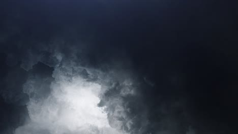 Tormenta,-Cumulonimbus-Espesas-Nubes-Con-Relámpagos