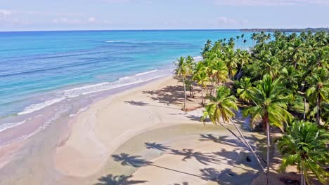 Idyllic-tropical-beach-and-azure-blue-ocean-at-Playa-Coson,-Las-Terrenas