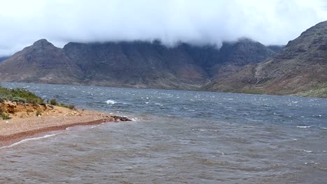 Windy-lake-and-misty-mountains