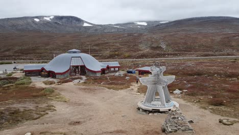 Das-Zentrum-Des-Polarkreises-In-Norwegen