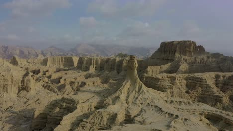Luftaufnahme-Geologischer-Felsformen-Im-Hingol-Nationalpark-In-Balochistan