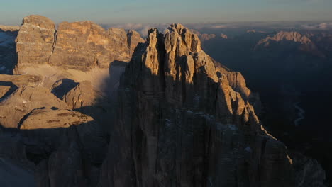 Cinematic-drone-shot-of-Tre-Cime-di-Lavaredo-in-Italy,-with-rocky-mountains-surrounding-the-peak