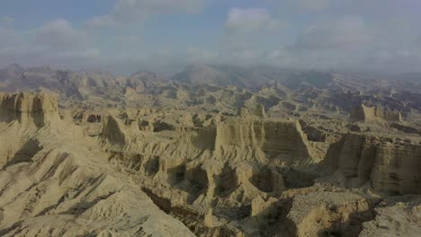 Luft-über-Der-Epischen-Trockenen-Berglandschaft-Von-Balochistan