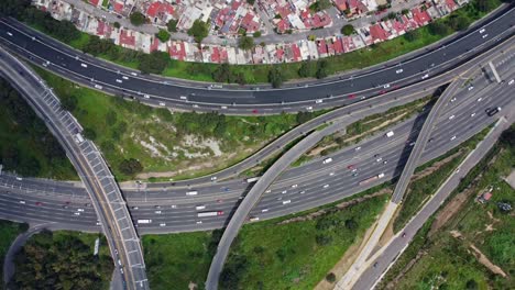 Eine-Der-Größten-Und-Verkehrsreichsten-Autobahnen-In-Mexiko