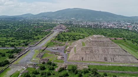 The-city-of-the-gods:-Teotihuacan