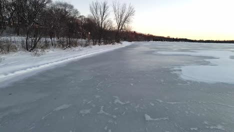 Lake-Shore-completly-frozen-ice-layer
