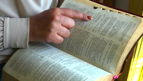 African-American-woman-hands-only-reading-bible