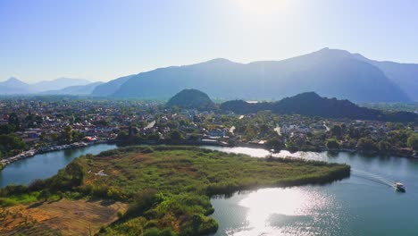 Stadt-Dalyan-Und-Gewundener-Fluss-Dalyan-Luftaufnahmen,-Südwesten-Der-Türkei
