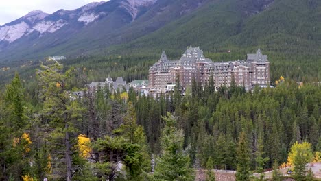 View-of-the-majestic-Fairmont-Banff-Springs-Hotel,-Alberta,-Canada