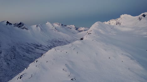 Arctic-mountain-range-during-mid-winter