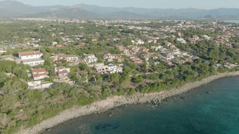 Drone-Vuela-Sobre-La-Costa-De-Cerdeña-Arbatax,-Isla-Italiana-Destinos-De-Viaje-De-Vacaciones-Hermosa-Naturaleza-Salvaje-No-Contaminada-E-Inexplorada