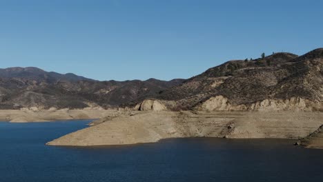 Castaic-Lake-shore,-low-water-line