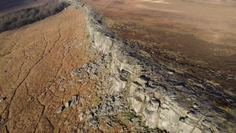 Views-from-above-looking-down-on-Stanage-Edge-Cliffs-late-afternoon