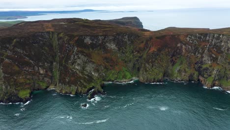 Spectacular-Aerial-of-Sea-Cliff-Coastline-of-Horn-Head-Peninsula,-Ireland