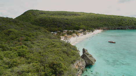 Drohnenschuss-Am-Karibischen-Strand-Von-Kenepa-Auf-Der-Insel-Curacao