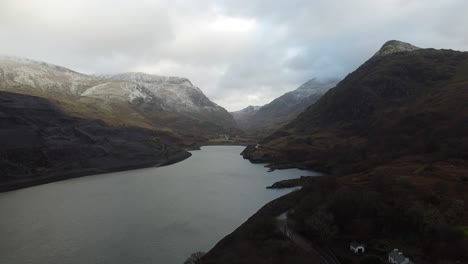 Ein-Blick-über-Llanberis-In-Wales-Im-Winter