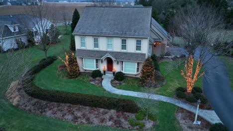 Single-family-home-decorated-with-pretty-Christmas-lights